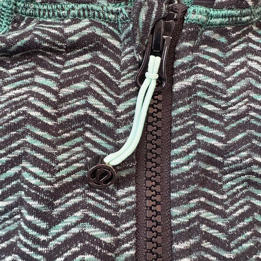 Lululemon jacket - Picture 4 of 8